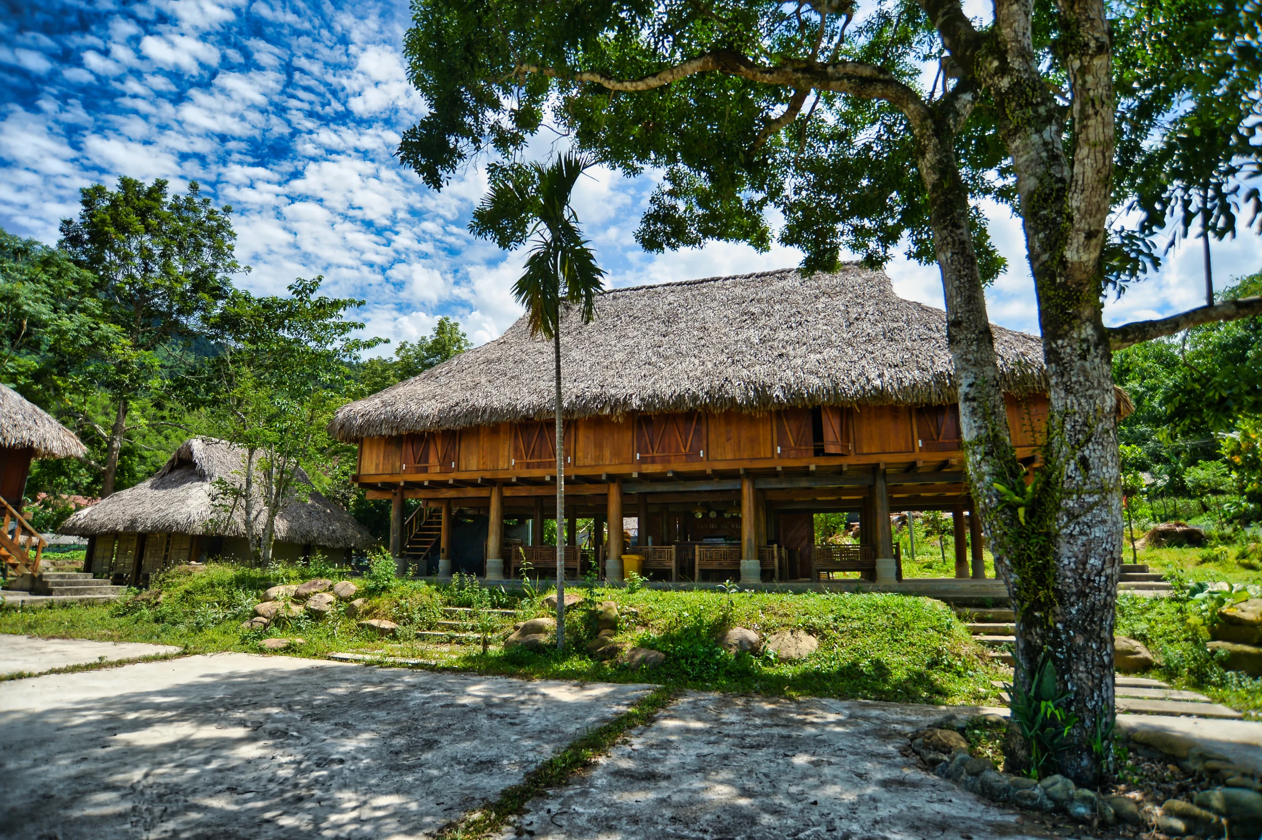 Không gian lưu trú nhà sàn gỗ